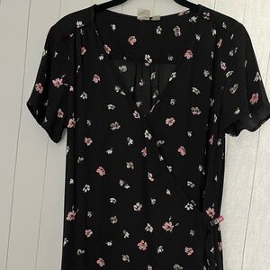 GAP Floral Print Wrap V Neck COLOR BLACK